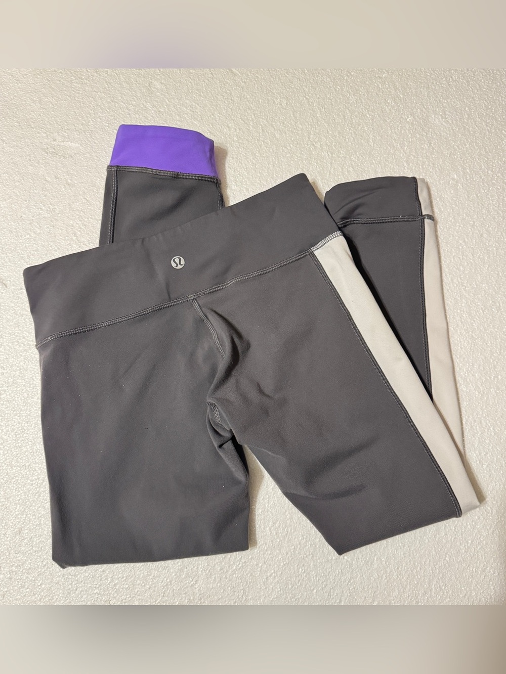 Lululemon Women's Amped Crop Ankle Leggings Gray Purple White Colorblock Logo 4